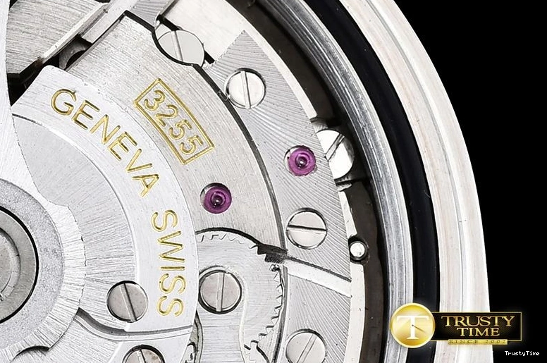 0210 RDD0207F – DayDate Compact 677